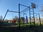уличный спортивный комплекс с рукоходом и качелью